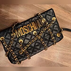👑✅PRICE FIRM✅SUPER SALE!! 👑AUTHENTIC Moschino Leather Clutch black goldBag